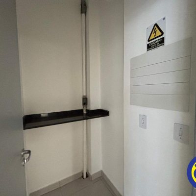 Salas/Conjuntos com 512m², 2 garagens, no bairro Canto em Florianópolis