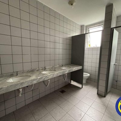 Salas/Conjuntos com 512m², 2 garagens, no bairro Canto em Florianópolis