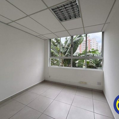 Salas/Conjuntos com 512m², 2 garagens, no bairro Canto em Florianópolis