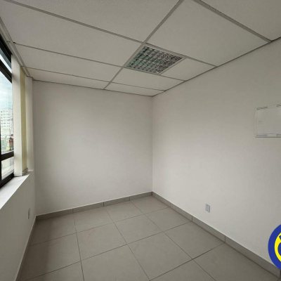 Salas/Conjuntos com 512m², 2 garagens, no bairro Canto em Florianópolis