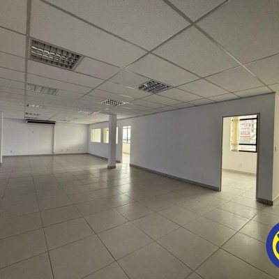 Salas/Conjuntos com 512m², 2 garagens, no bairro Canto em Florianópolis