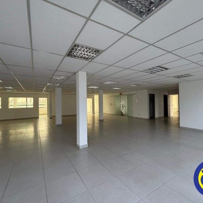 Salas/Conjuntos com 512m², 2 garagens, no bairro Canto em Florianópolis