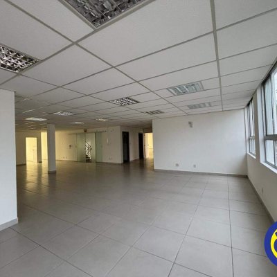Salas/Conjuntos com 512m², 2 garagens, no bairro Canto em Florianópolis