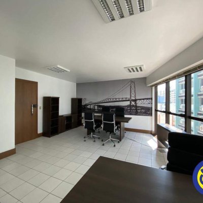 Salas/Conjuntos com 32m², 1 garagem, no bairro Centro em Florianópolis