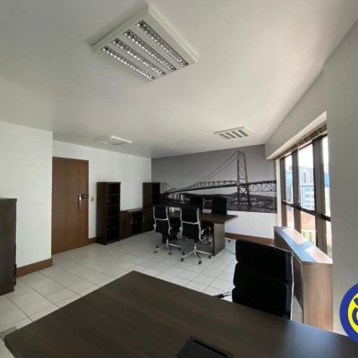 Salas/Conjuntos com 32m², 1 garagem, no bairro Centro em Florianópolis