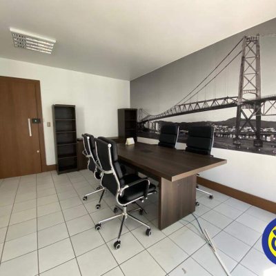 Salas/Conjuntos com 32m², 1 garagem, no bairro Centro em Florianópolis