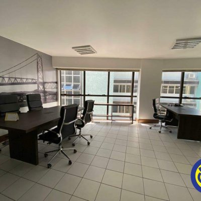 Salas/Conjuntos com 32m², 1 garagem, no bairro Centro em Florianópolis