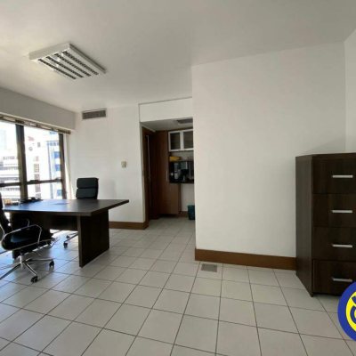 Salas/Conjuntos com 32m², 1 garagem, no bairro Centro em Florianópolis