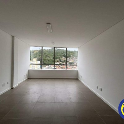 Salas/Conjuntos com 28m², 1 garagem, no bairro Saco dos Limões em Florianópolis