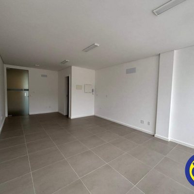 Salas/Conjuntos com 28m², 1 garagem, no bairro Saco dos Limões em Florianópolis