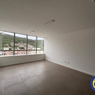 Salas/Conjuntos com 28m², 1 garagem, no bairro Saco dos Limões em Florianópolis
