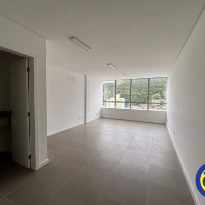 Salas/Conjuntos com 28m², 1 garagem, no bairro Saco dos Limões em Florianópolis