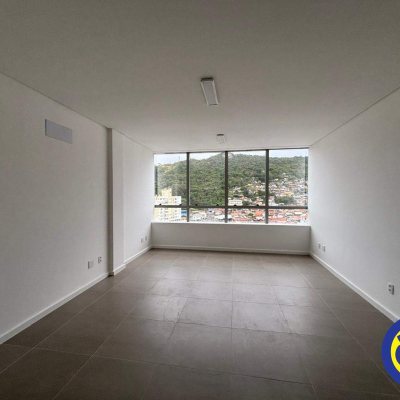 Salas/Conjuntos com 28m², 1 garagem, no bairro Saco dos Limões em Florianópolis