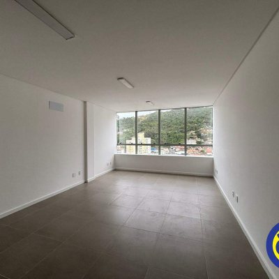 Salas/Conjuntos com 28m², 1 garagem, no bairro Saco dos Limões em Florianópolis