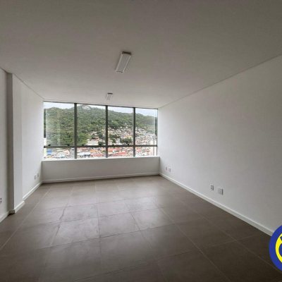 Salas/Conjuntos com 28m², 1 garagem, no bairro Saco dos Limões em Florianópolis