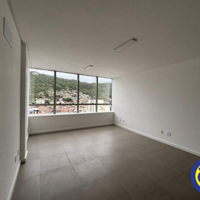 Salas/Conjuntos com 28m², 1 garagem, no bairro Saco dos Limões em Florianópolis