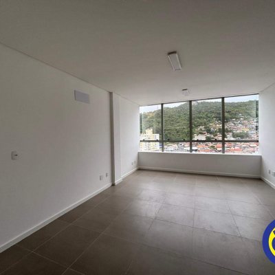 Salas/Conjuntos com 28m², 1 garagem, no bairro Saco dos Limões em Florianópolis