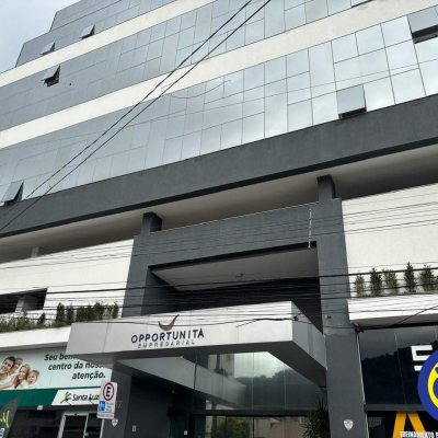 Salas/Conjuntos com 28m², 1 garagem, no bairro Saco dos Limões em Florianópolis