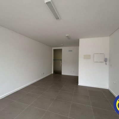 Salas/Conjuntos com 28m², 1 garagem, no bairro Saco dos Limões em Florianópolis