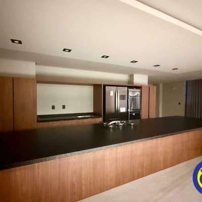 Apartamento com 158m², 3 quartos, 1 suíte, 1 garagem, no bairro Centro em Florianópolis