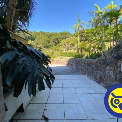 Casa com 600m², 5 quartos, 5 suítes, 10 garagens, no bairro Jardim Cidade de Florianópolis em São José