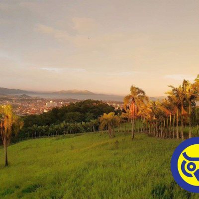 Casa com 600m², 5 quartos, 5 suítes, 10 garagens, no bairro Jardim Cidade de Florianópolis em São José