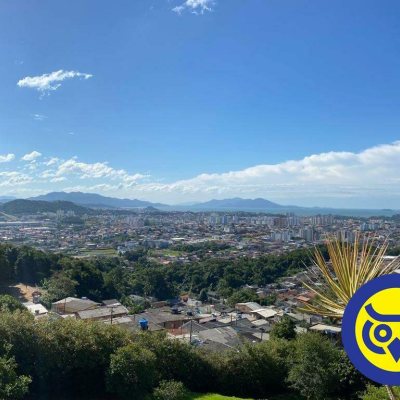 Casa com 600m², 5 quartos, 5 suítes, 10 garagens, no bairro Jardim Cidade de Florianópolis em São José