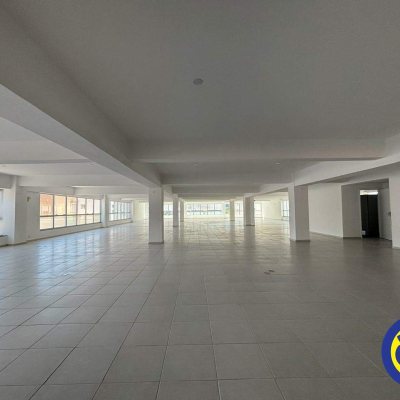 Salas/Conjuntos com 912m², 6 garagens, no bairro Trindade em Florianópolis