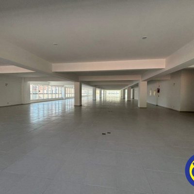 Salas/Conjuntos com 912m², 6 garagens, no bairro Trindade em Florianópolis