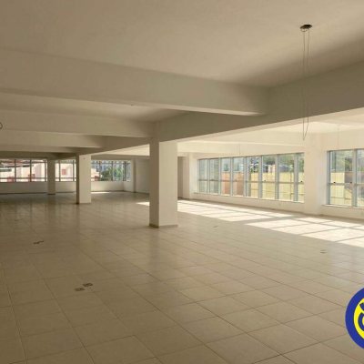 Salas/Conjuntos com 912m², 6 garagens, no bairro Trindade em Florianópolis