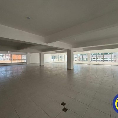 Salas/Conjuntos com 912m², 6 garagens, no bairro Trindade em Florianópolis