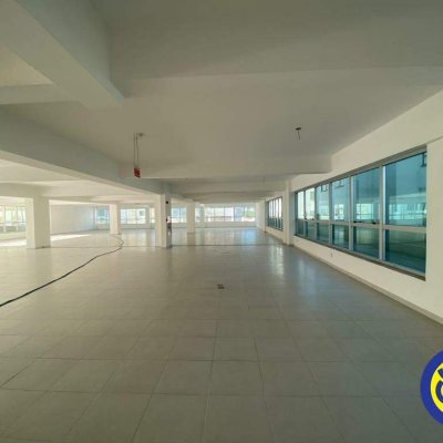 Salas/Conjuntos com 912m², 6 garagens, no bairro Trindade em Florianópolis