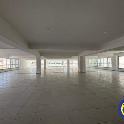 Salas/Conjuntos com 912m², 6 garagens, no bairro Trindade em Florianópolis