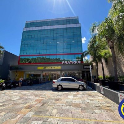 Salas/Conjuntos com 912m², 6 garagens, no bairro Trindade em Florianópolis