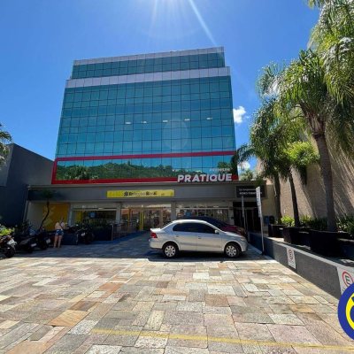 Salas/Conjuntos com 912m², 6 garagens, no bairro Trindade em Florianópolis