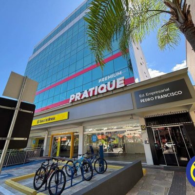 Salas/Conjuntos com 912m², 6 garagens, no bairro Trindade em Florianópolis