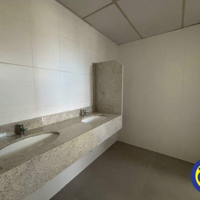 Salas/Conjuntos com 912m², 6 garagens, no bairro Trindade em Florianópolis