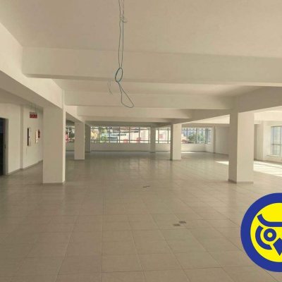 Salas/Conjuntos com 912m², 6 garagens, no bairro Trindade em Florianópolis