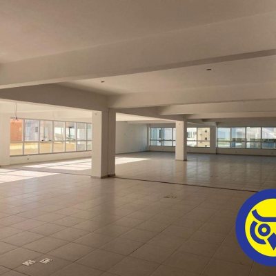 Salas/Conjuntos com 912m², 6 garagens, no bairro Trindade em Florianópolis