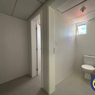 Salas/Conjuntos com 912m², 6 garagens, no bairro Trindade em Florianópolis