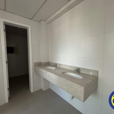 Salas/Conjuntos com 912m², 6 garagens, no bairro Trindade em Florianópolis