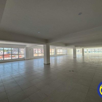 Salas/Conjuntos com 912m², 6 garagens, no bairro Trindade em Florianópolis