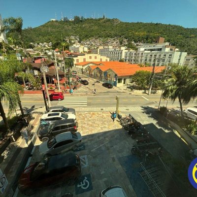 Salas/Conjuntos com 912m², 6 garagens, no bairro Trindade em Florianópolis