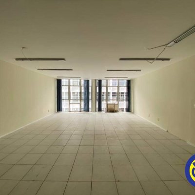Sala com 83m², no bairro Centro em Florianópolis