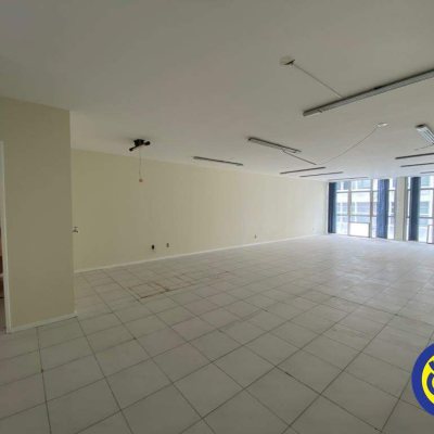 Sala com 83m², no bairro Centro em Florianópolis