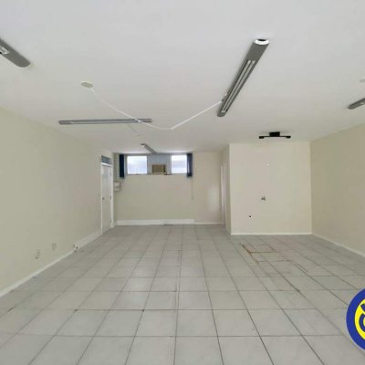 Sala com 83m², no bairro Centro em Florianópolis