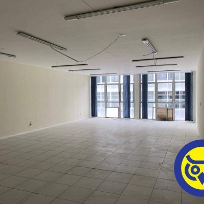 Sala com 83m², no bairro Centro em Florianópolis