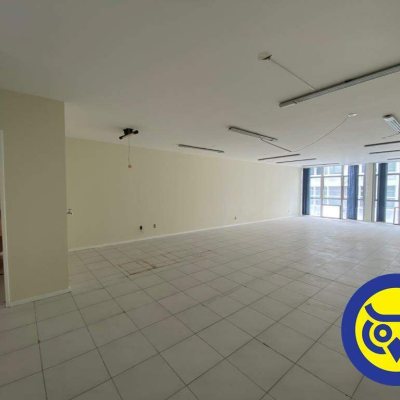 Sala com 83m², no bairro Centro em Florianópolis