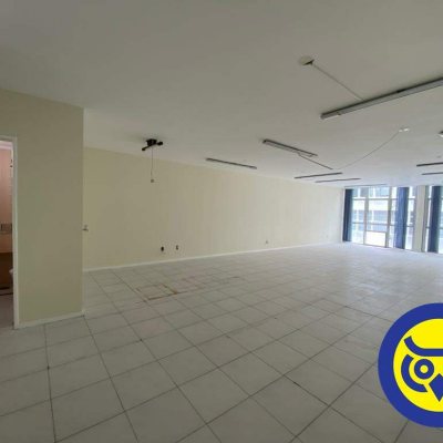 Sala com 83m², no bairro Centro em Florianópolis
