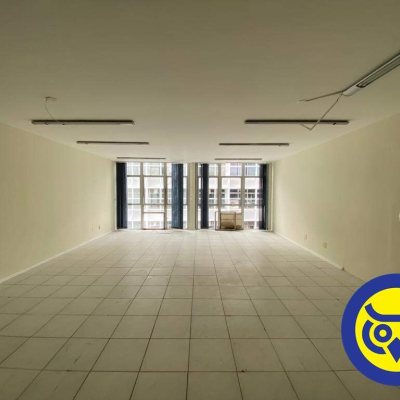 Sala com 83m², no bairro Centro em Florianópolis